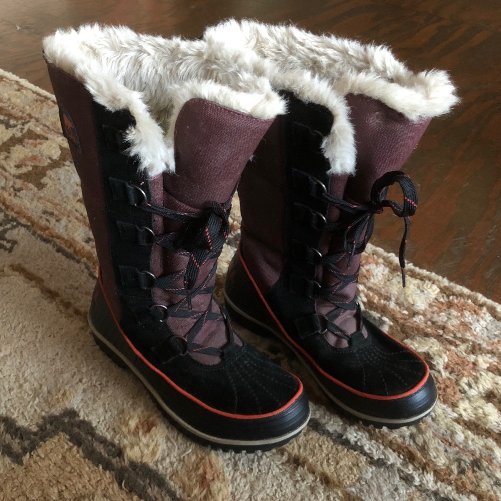 Sorel Women's Winter Boots - Black and Maroon